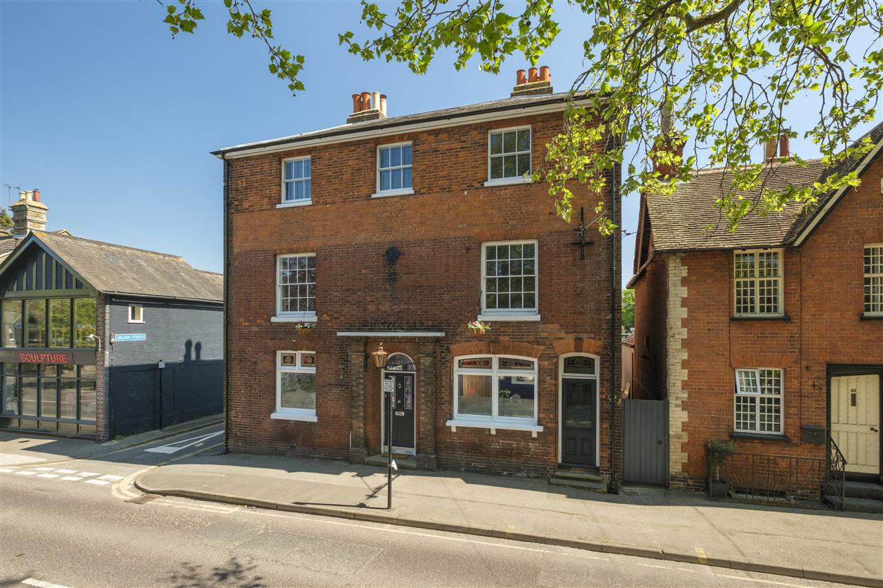 The Crown And Anchor & Cart Barn Studio Image