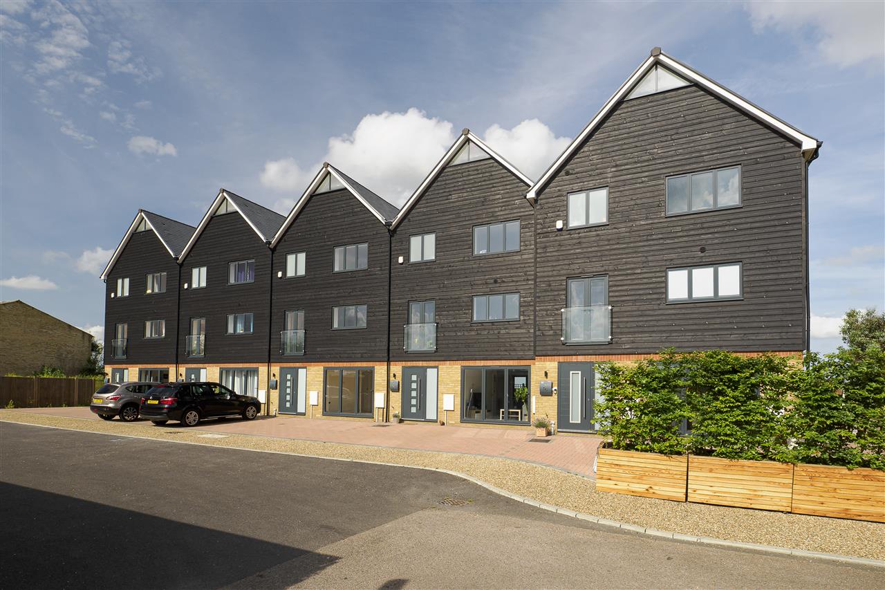 27 Waterside Close Image