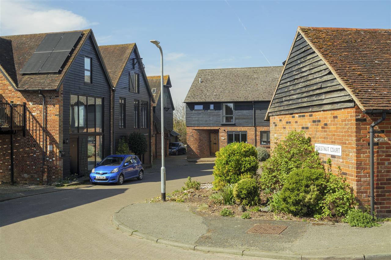 6 Chestnut Court Image